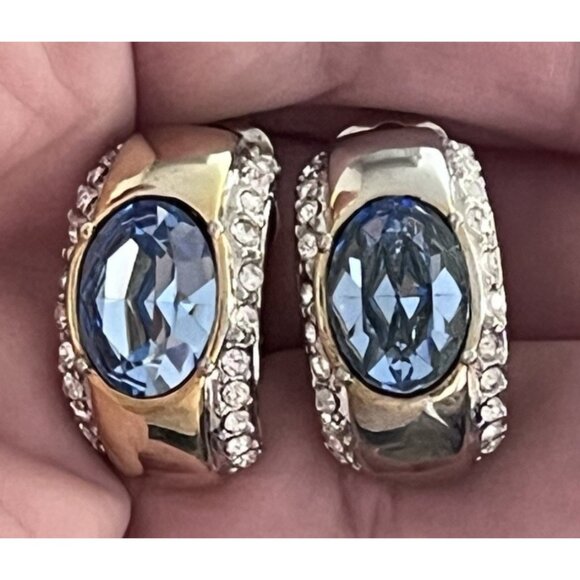 Vintage 90s Mogul curved gold tone blue & clear rhinestone clip on earrings - Picture 1 of 9